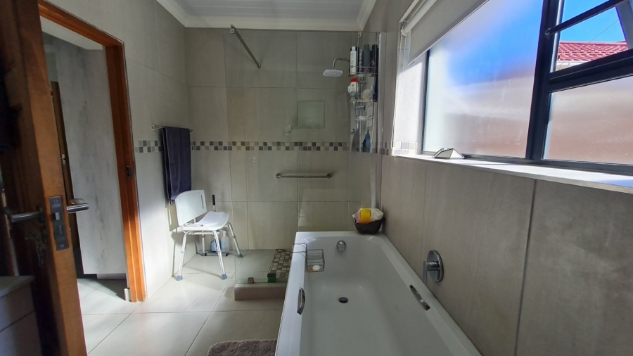 3 Bedroom Property for Sale in Dana Bay Western Cape